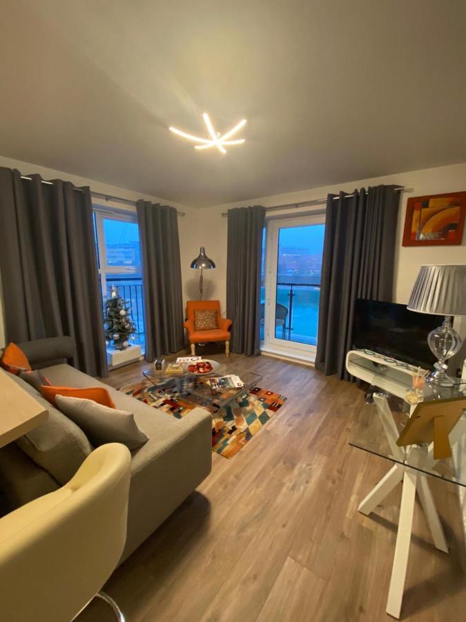 Luxury Riverside 2 Bedroomed Apartment With Balcony Нюпорт Екстериор снимка