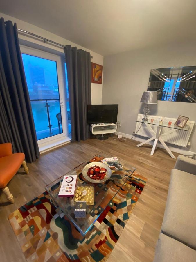 Luxury Riverside 2 Bedroomed Apartment With Balcony Нюпорт Екстериор снимка