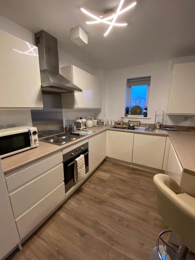 Luxury Riverside 2 Bedroomed Apartment With Balcony Нюпорт Екстериор снимка